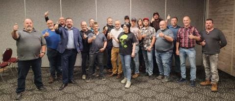 Membres du syndicat chez produits forestiers résolu